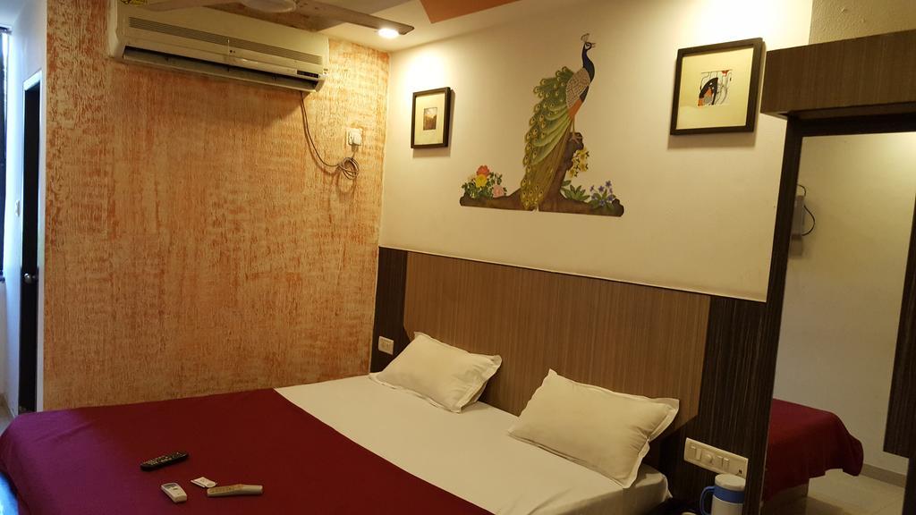 Hotel Relish Vadodara Exteriör bild