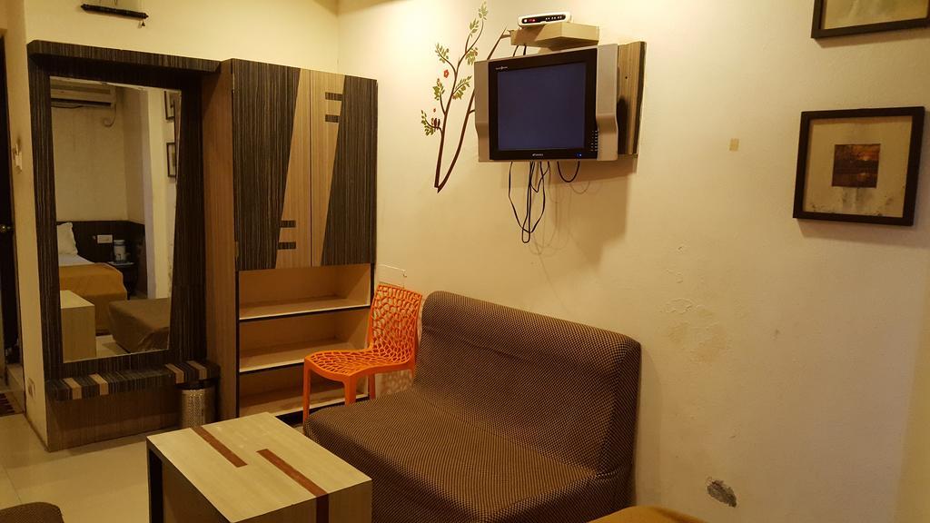 Hotel Relish Vadodara Exteriör bild