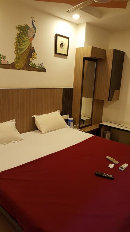 Hotel Relish Vadodara Exteriör bild